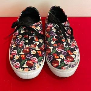 DISNEY ‘ALICE IN WONDERLAND’ SNEAKERS (9)